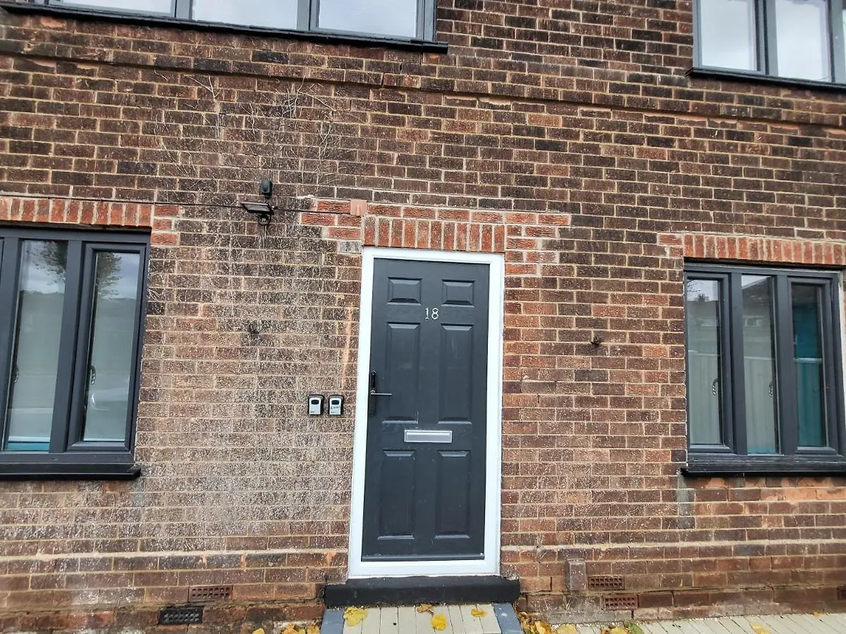 Premier Studios Nottingham - Tring Vale Aparthotel