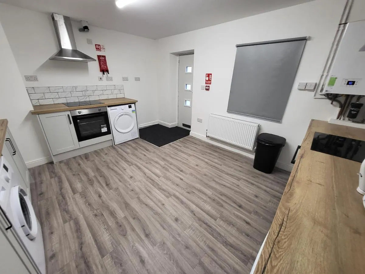Premier Studios Nottingham - Tring Vale 0*,