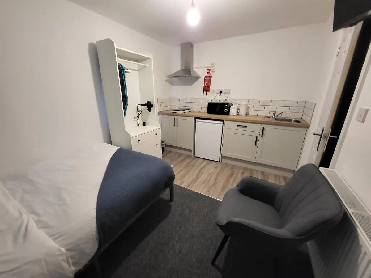 Premier Studios Nottingham - Tring Vale 0*,